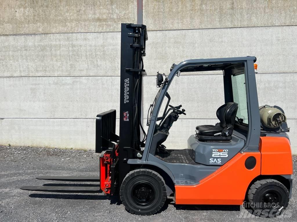 Toyota 02-8FGF25 Gas Stapler