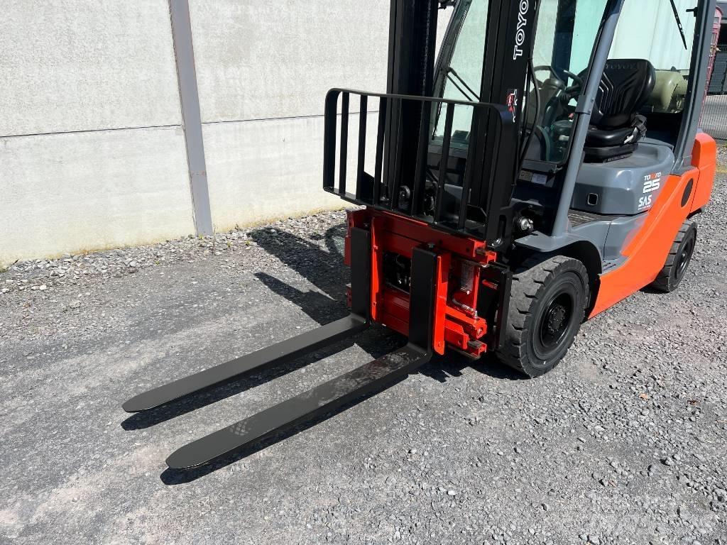 Toyota 02-8FGF25 Gas Stapler
