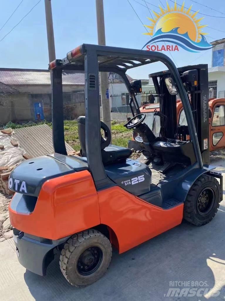 Toyota FD25 Diesel Stapler