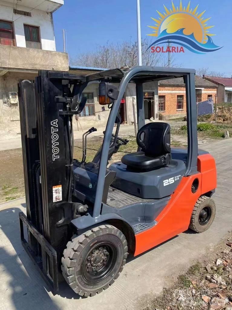 Toyota FD25 Diesel Stapler