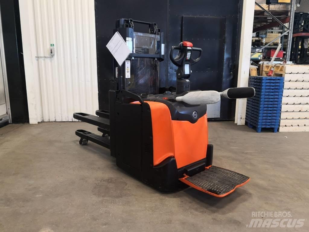Toyota SPE200D Deichselstapler