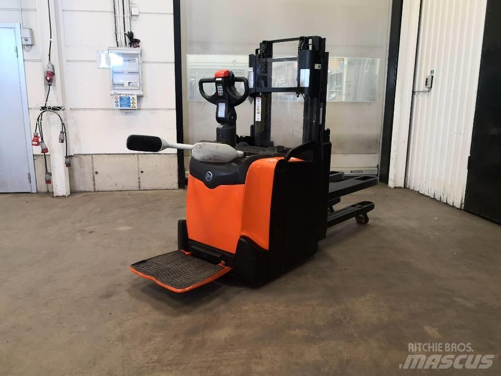 Toyota SPE200D Deichselstapler