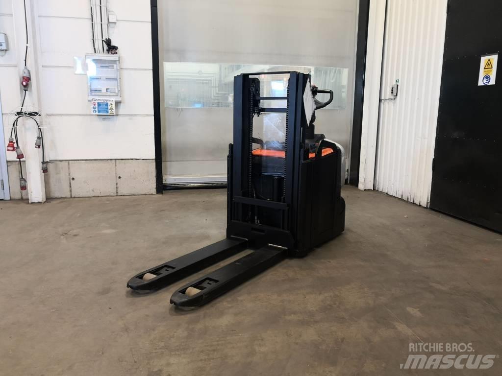 Toyota SPE200D Deichselstapler
