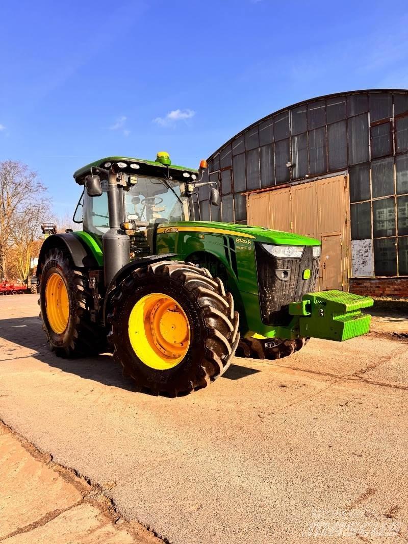 John Deere 8320 R Traktoren