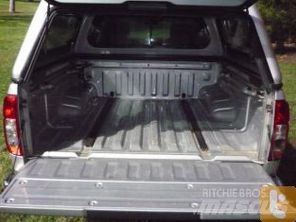 Nissan NAVARA ST-X Lieferwagen