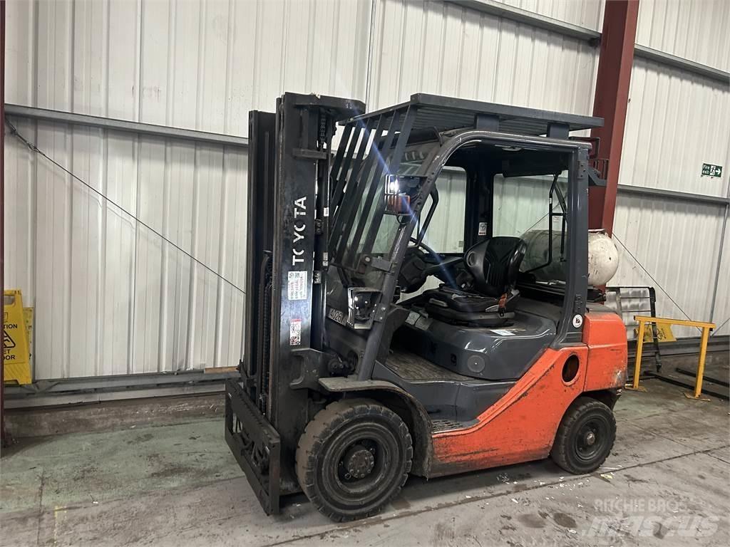 Toyota 02-8FGF25 Gas Stapler