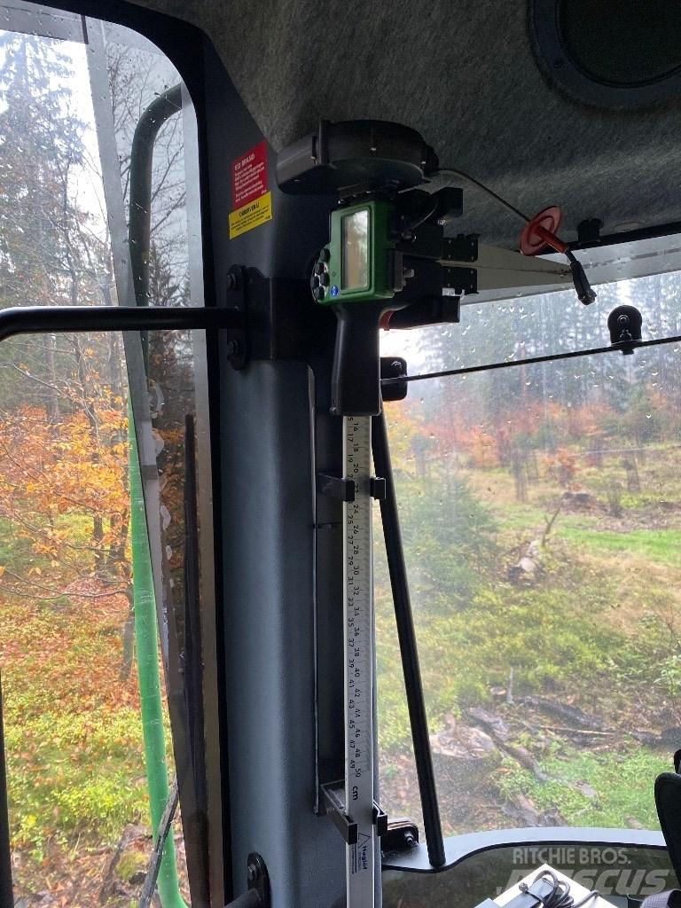 John Deere 1470 G Harvester