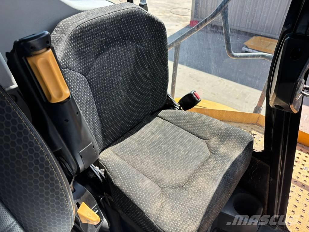 CAT 745 04A Dumper - Knickgelenk