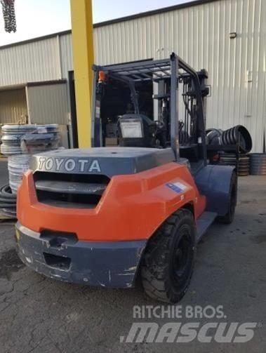 Toyota 8FD70U Diesel Stapler