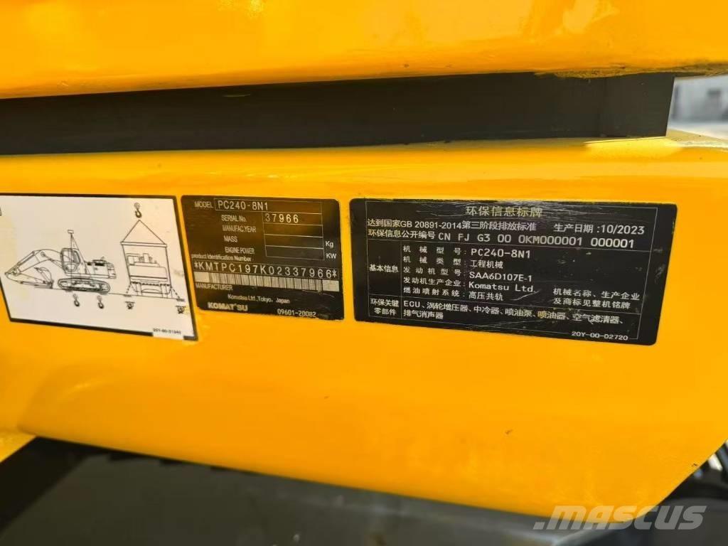 Komatsu 240-8N1 Raupenbagger