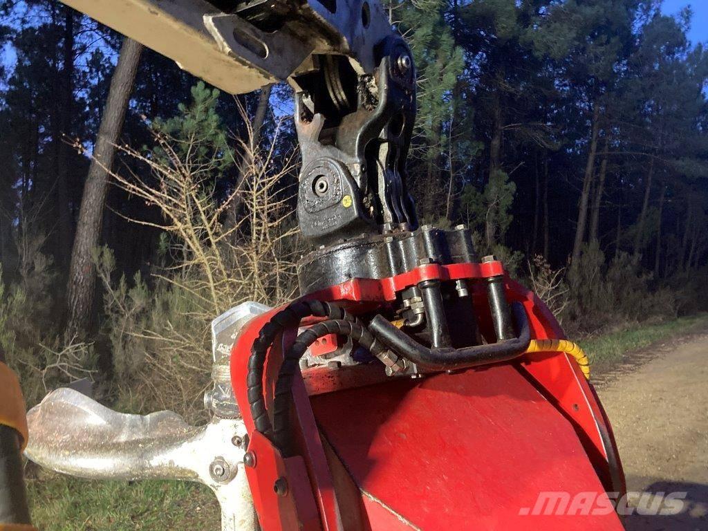 Komatsu C 144 Harvester