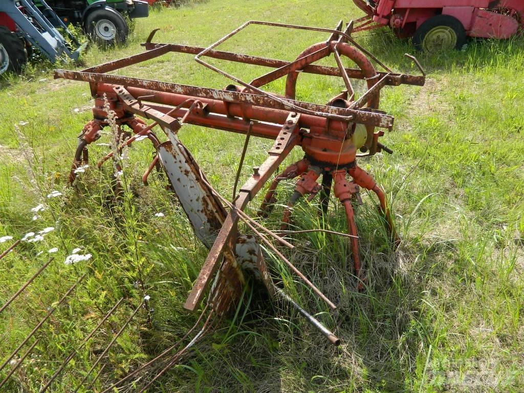Kuhn 3.2 Kreiselheuer/-wender