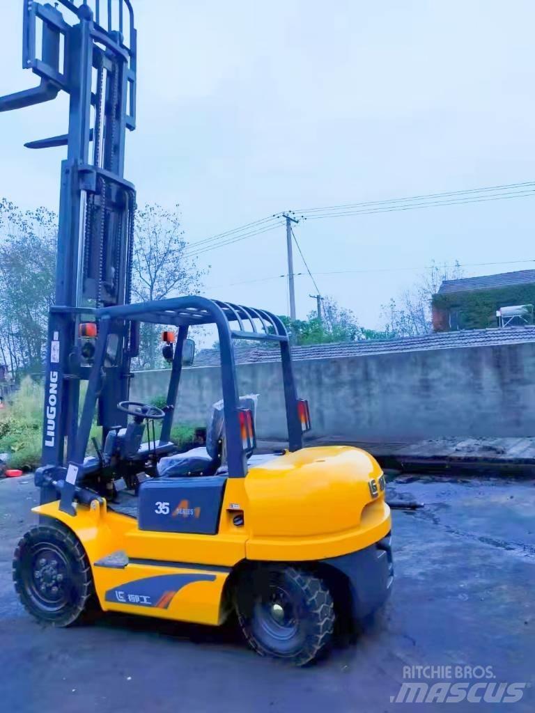 LiuGong CPC 35 Diesel Stapler