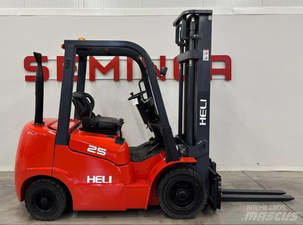 Heli 10052 - FD25G Diesel Stapler