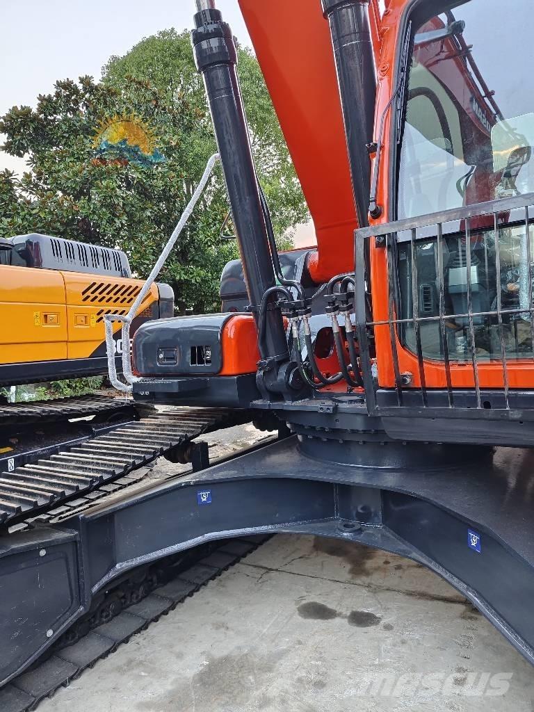 Doosan DX 300 LC Raupenbagger