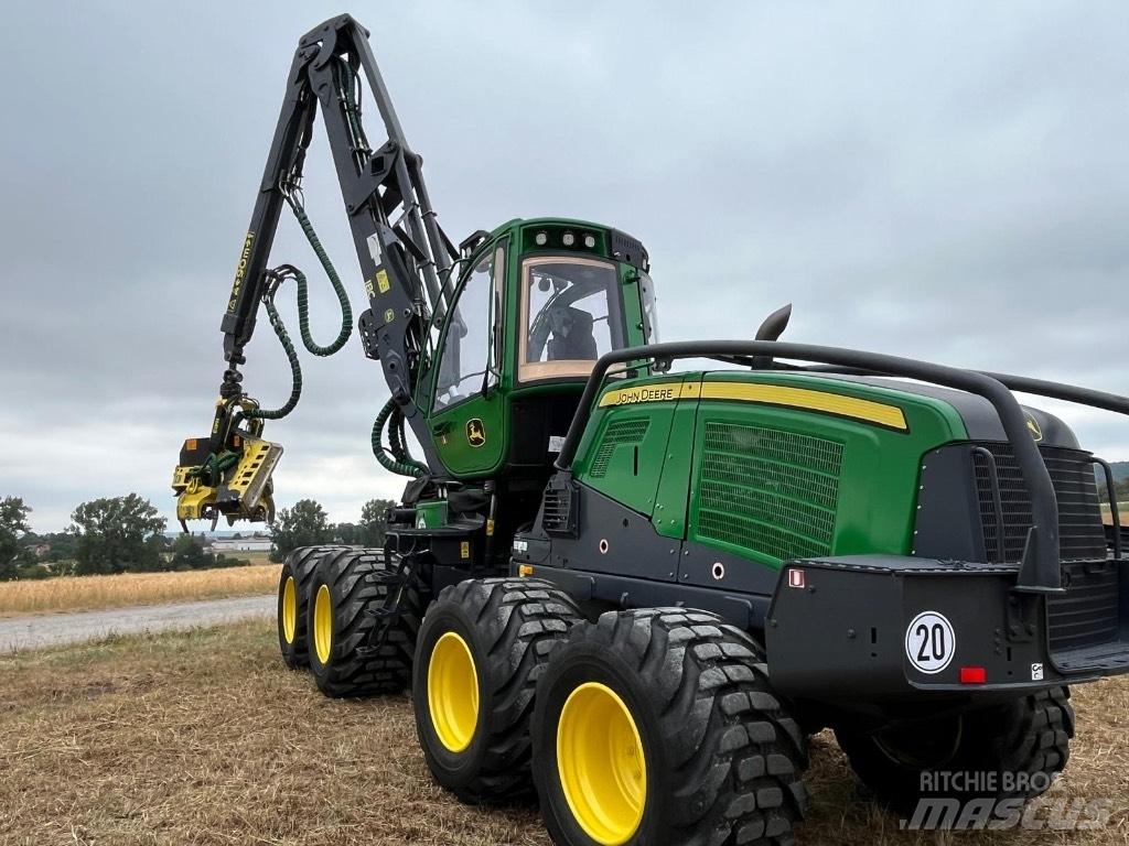John Deere 1170G Harvester