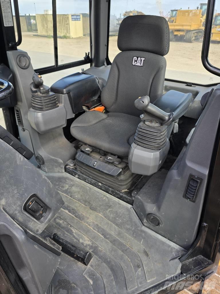 CAT D 3 LGP Bulldozer