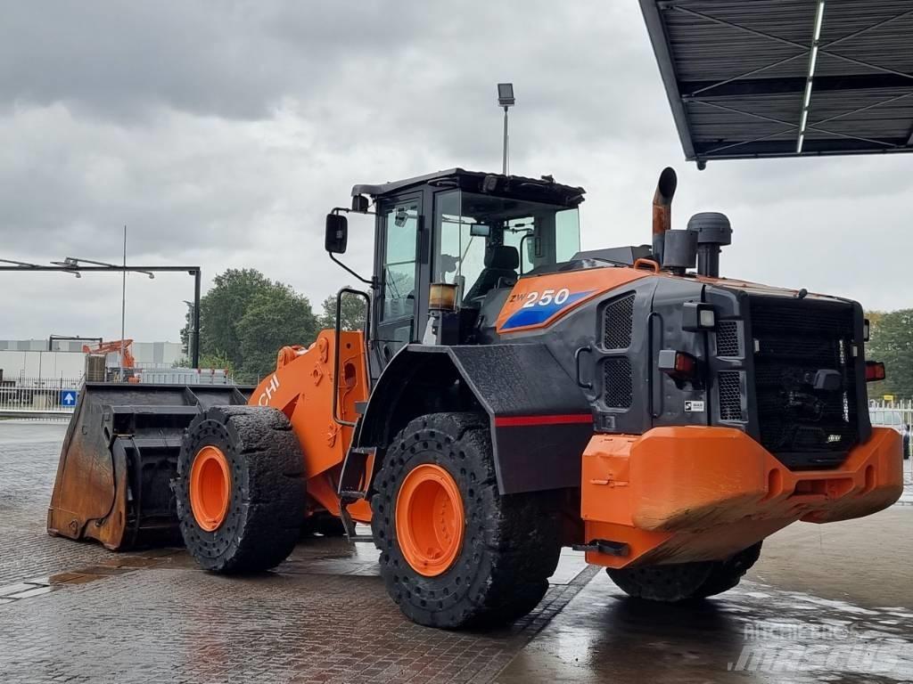 Hitachi ZW 250 Radlader
