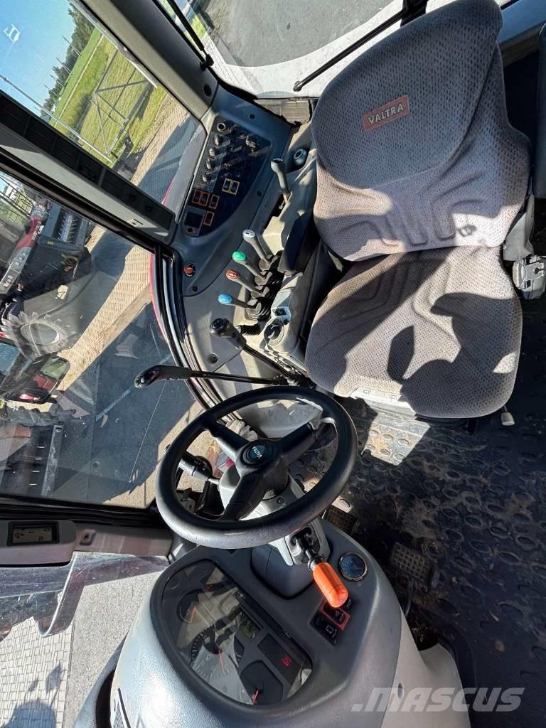 Valtra T 193 Traktoren
