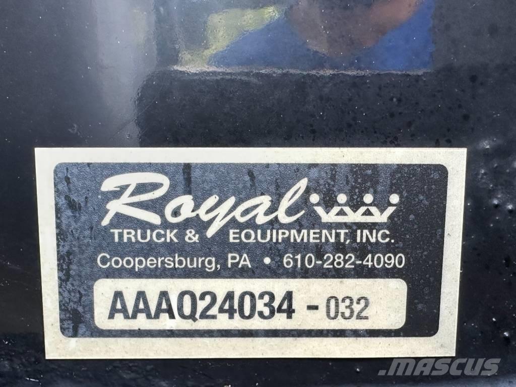 International 4300 Pritschenwagen/Pritschenwagen mit Seitenklappe
