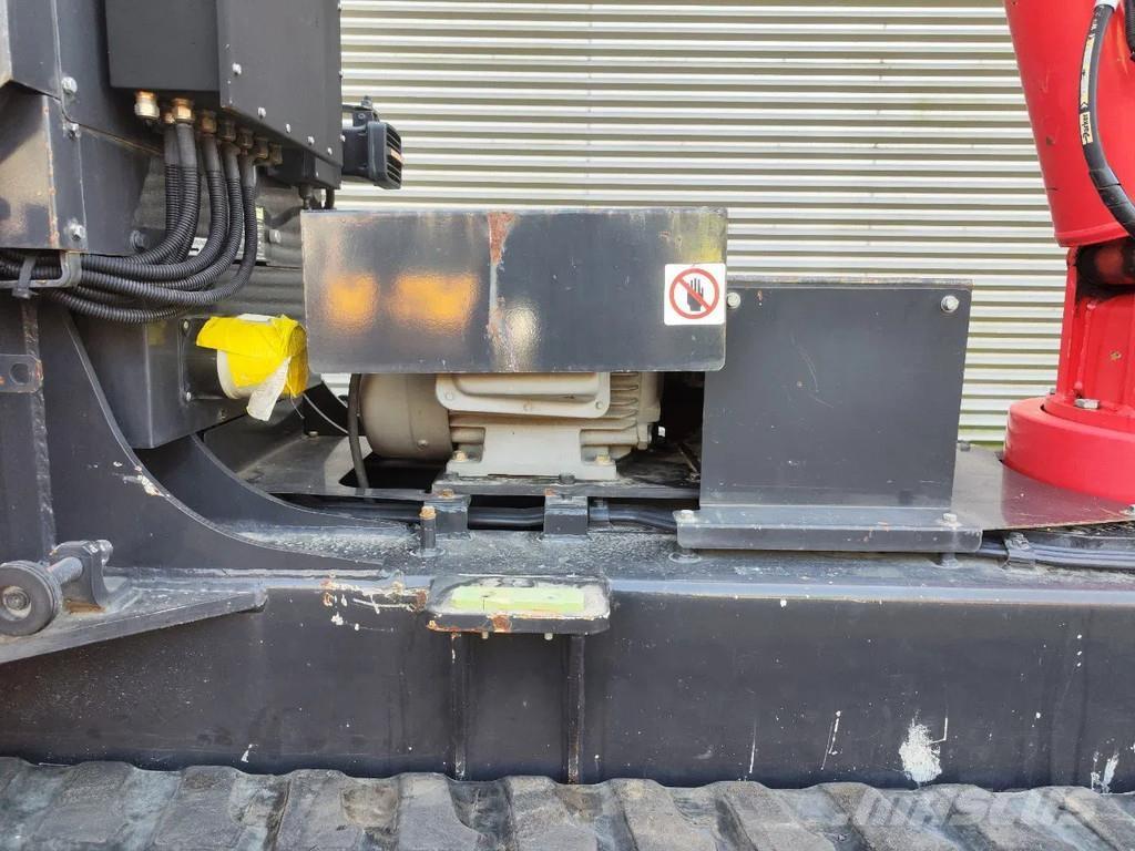 Unic URW 506 CDE Raupenkrane