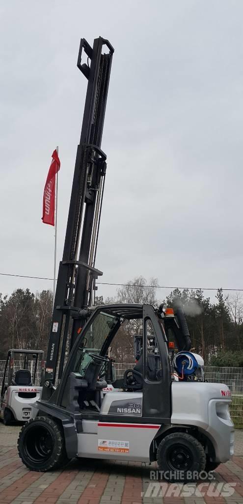 Nissan UGD02A30PQ Gas Stapler