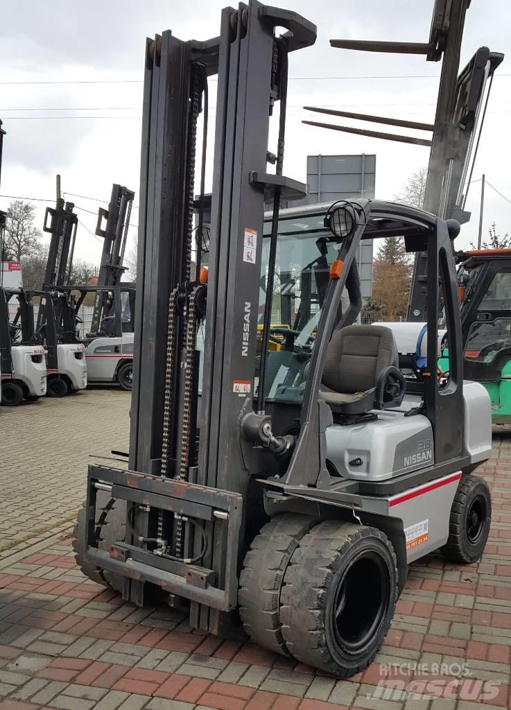 Nissan UGD02A30PQ Gas Stapler
