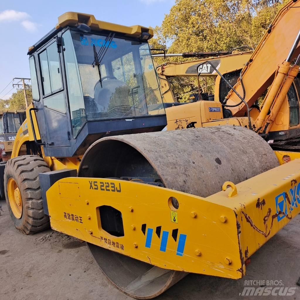 XCMG XS 143 J Walzenzüge