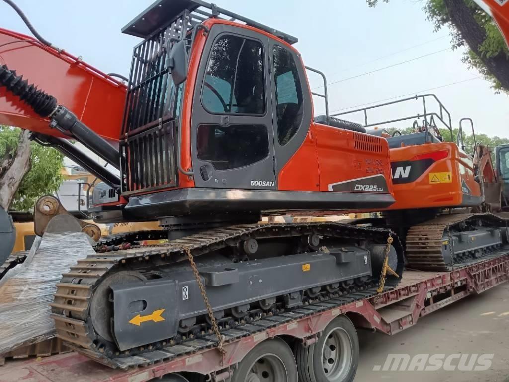 Doosan DX 225 Raupenbagger