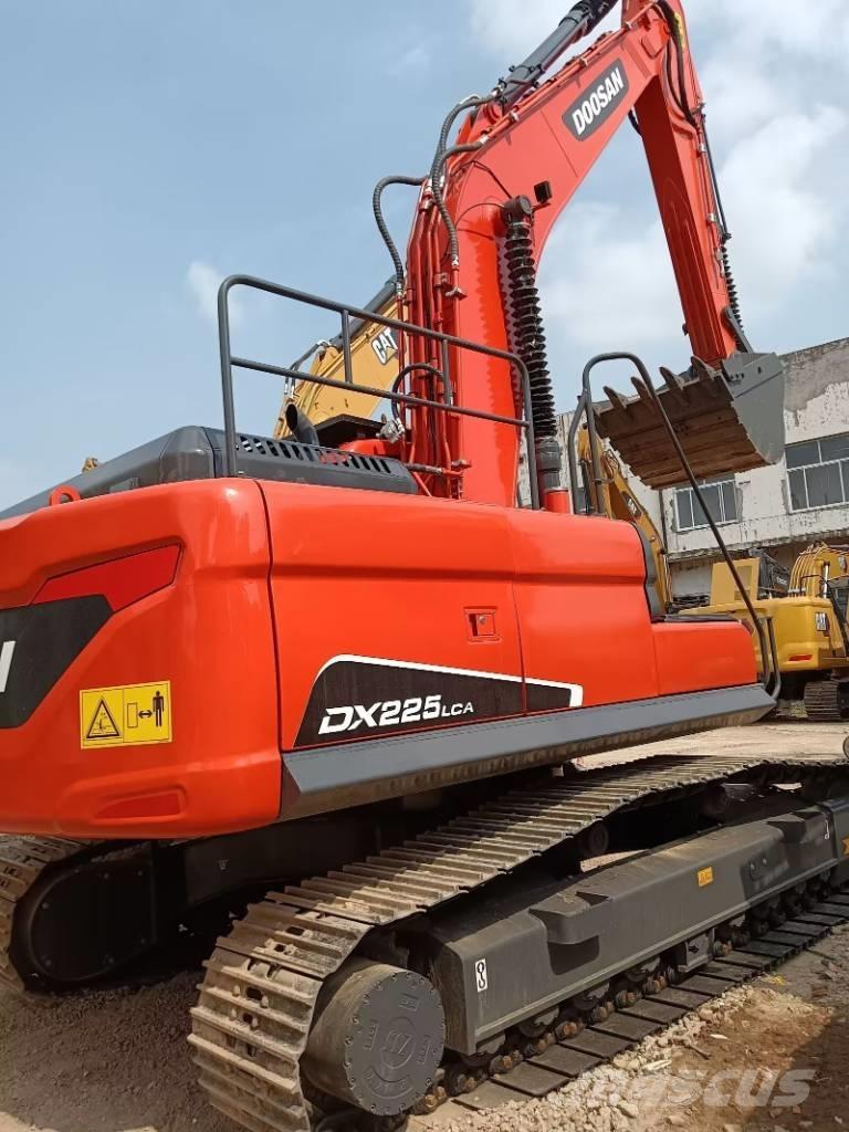 Doosan DX 225 Raupenbagger