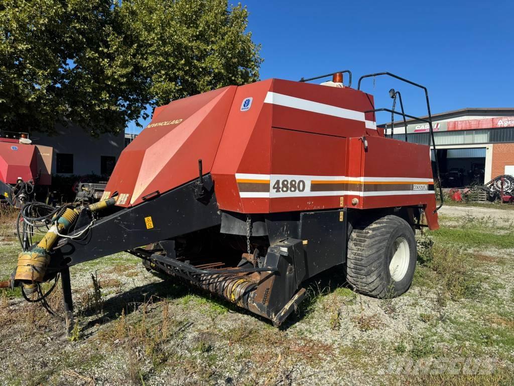Hesston 4880 Quaderpressen
