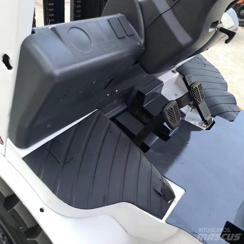TCM 25 Diesel Stapler