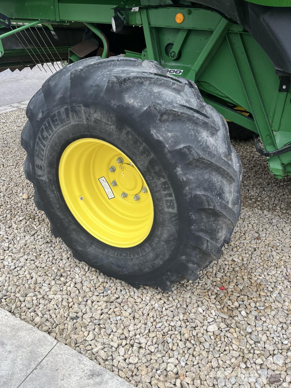 John Deere T670i Mähdrescher