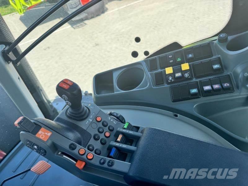 CLAAS AXION 810 Traktoren