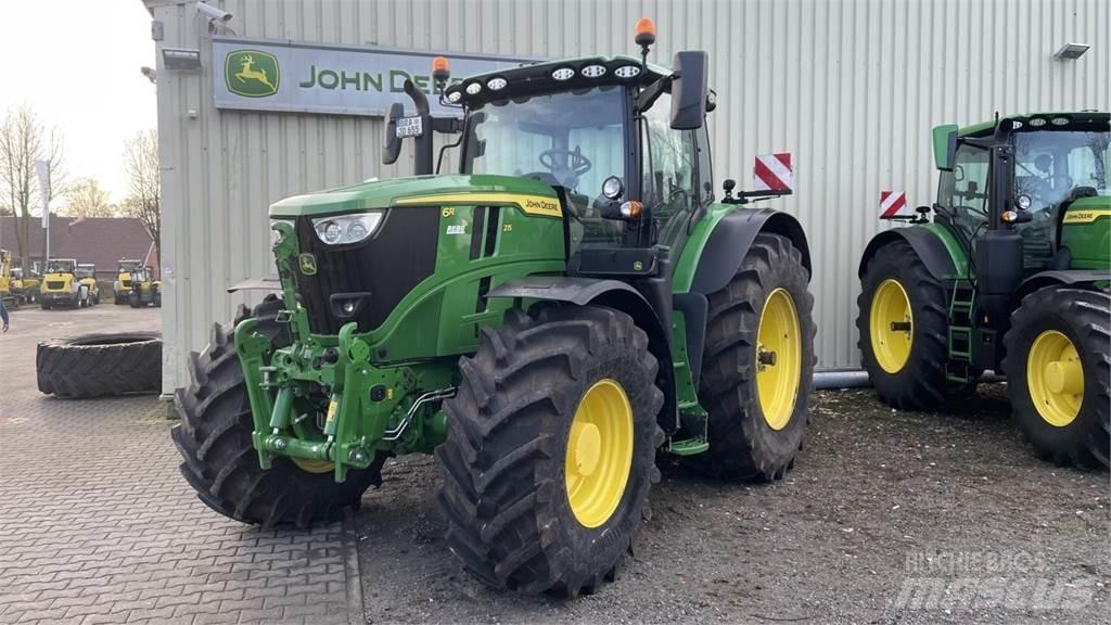 John Deere 6R215 Traktoren
