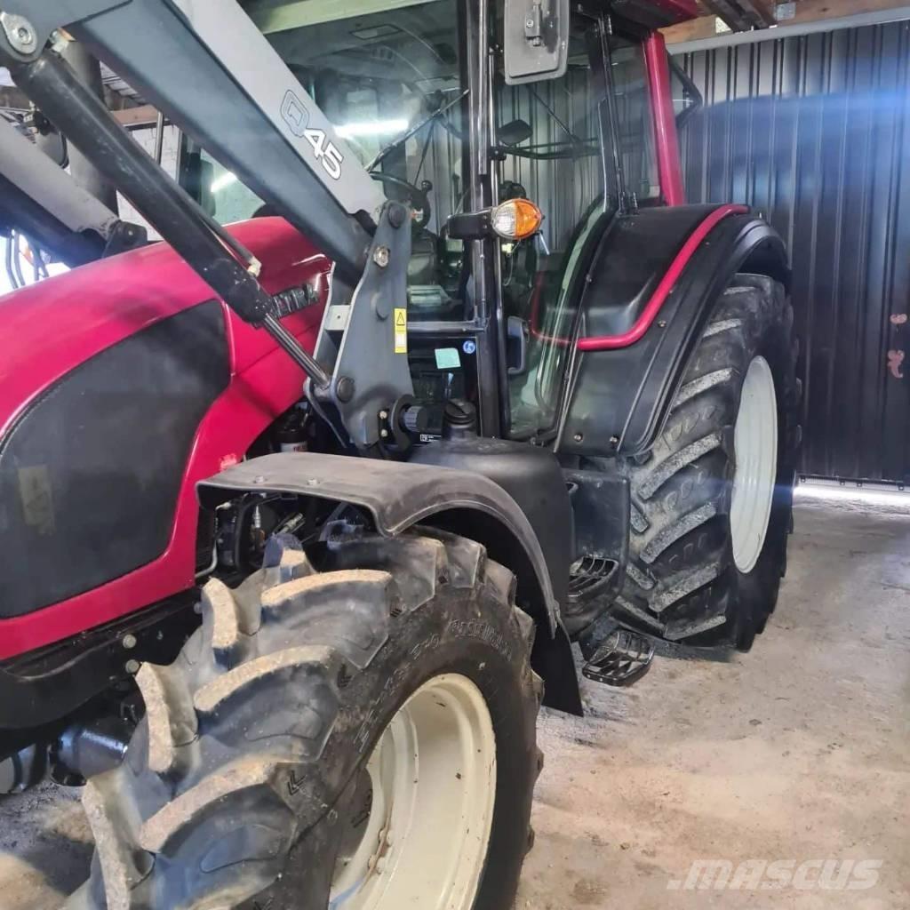 Valtra T 174 Traktoren