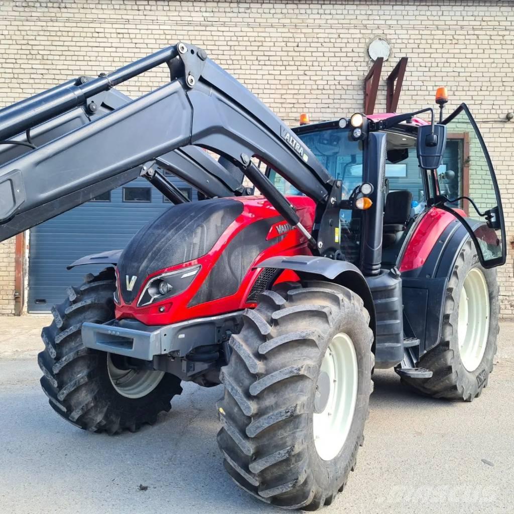 Valtra T 174 Traktoren