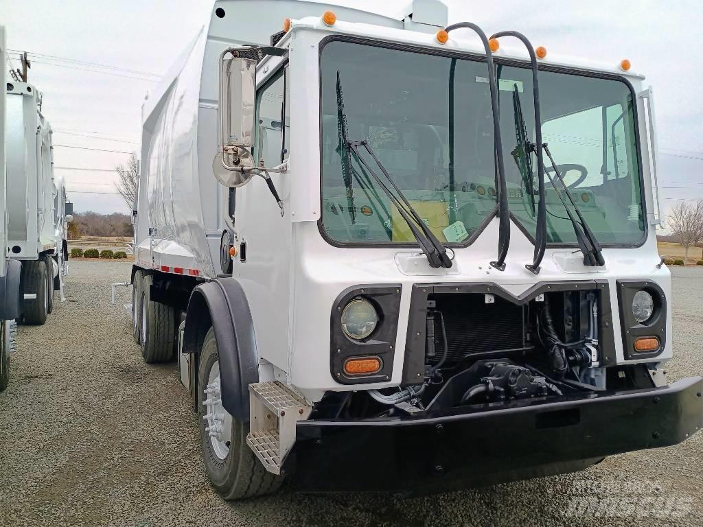 Mack MRU613 Müllwagen
