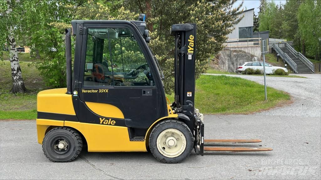 Yale GDP 35 VX Diesel Stapler