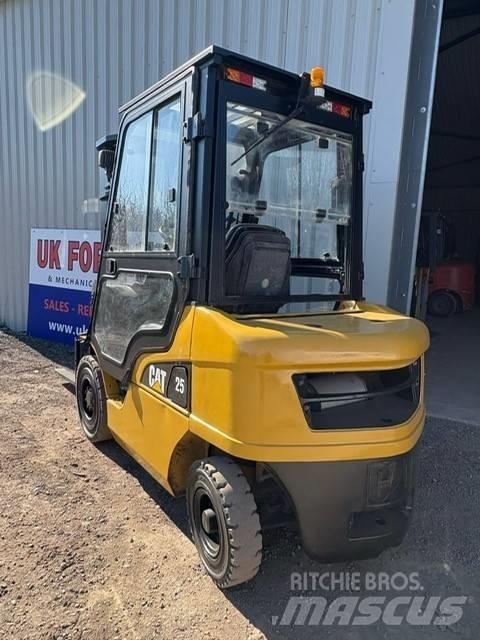 CAT DP 25 NT Diesel Stapler