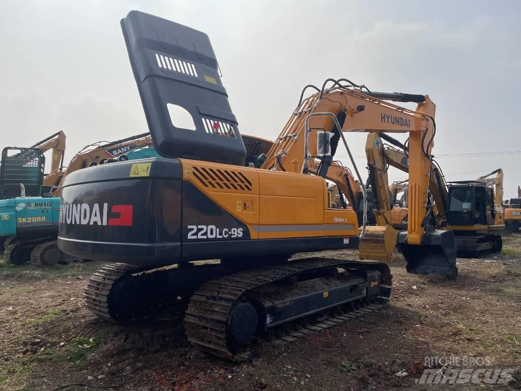 Hyundai R220-9S Raupenbagger