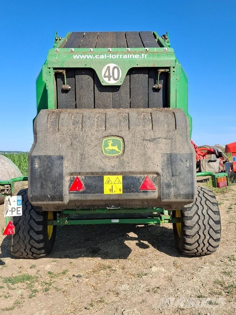 John Deere V461M Rundballenpressen