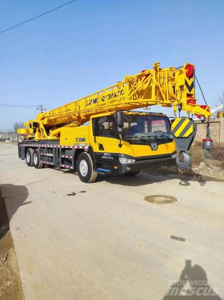 XCMG QY30T All-Terrain-Krane