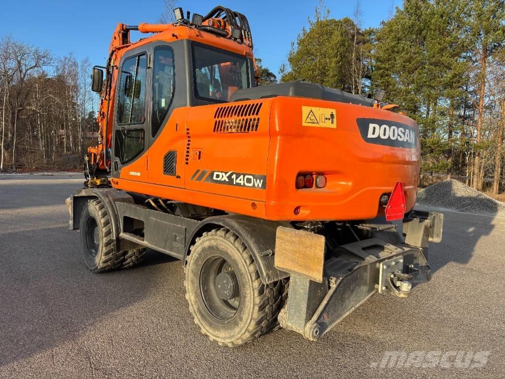 Doosan DX 140 W + vagn Mobilbagger