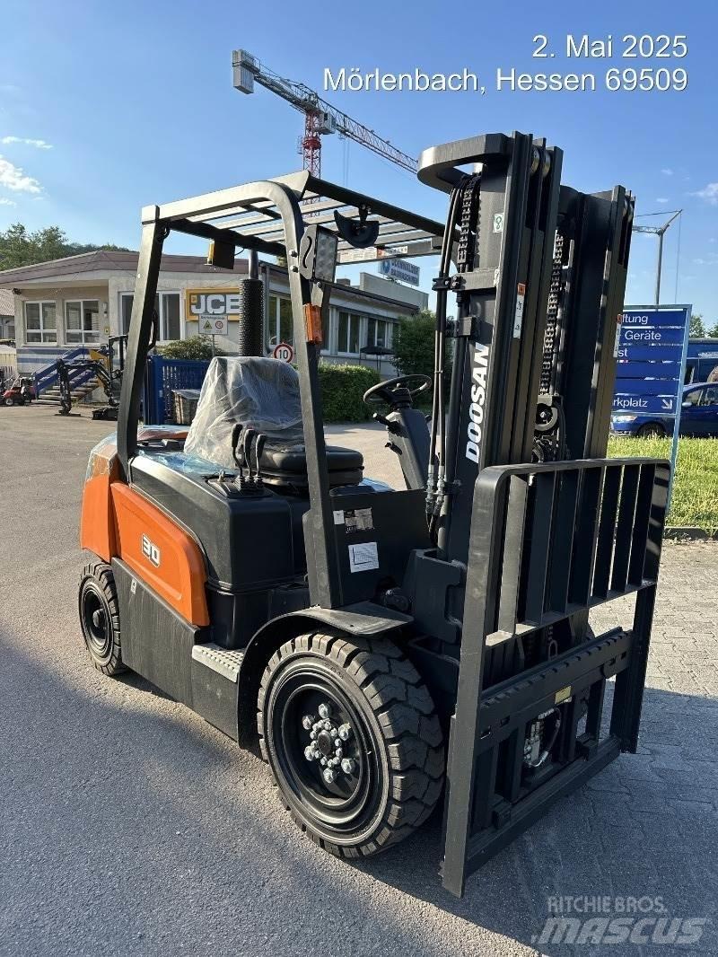Doosan D30NXP Diesel Stapler