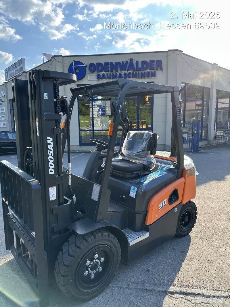 Doosan D30NXP Diesel Stapler