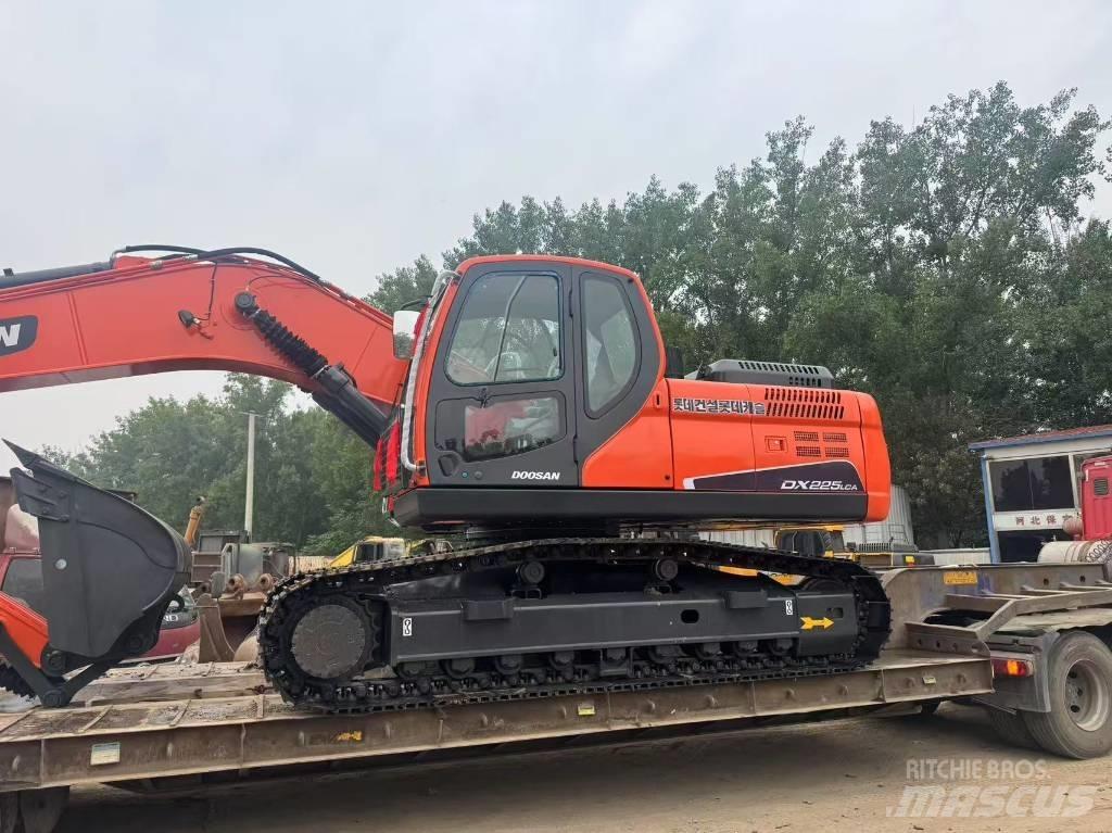 Doosan DX 225 LCA Raupenbagger