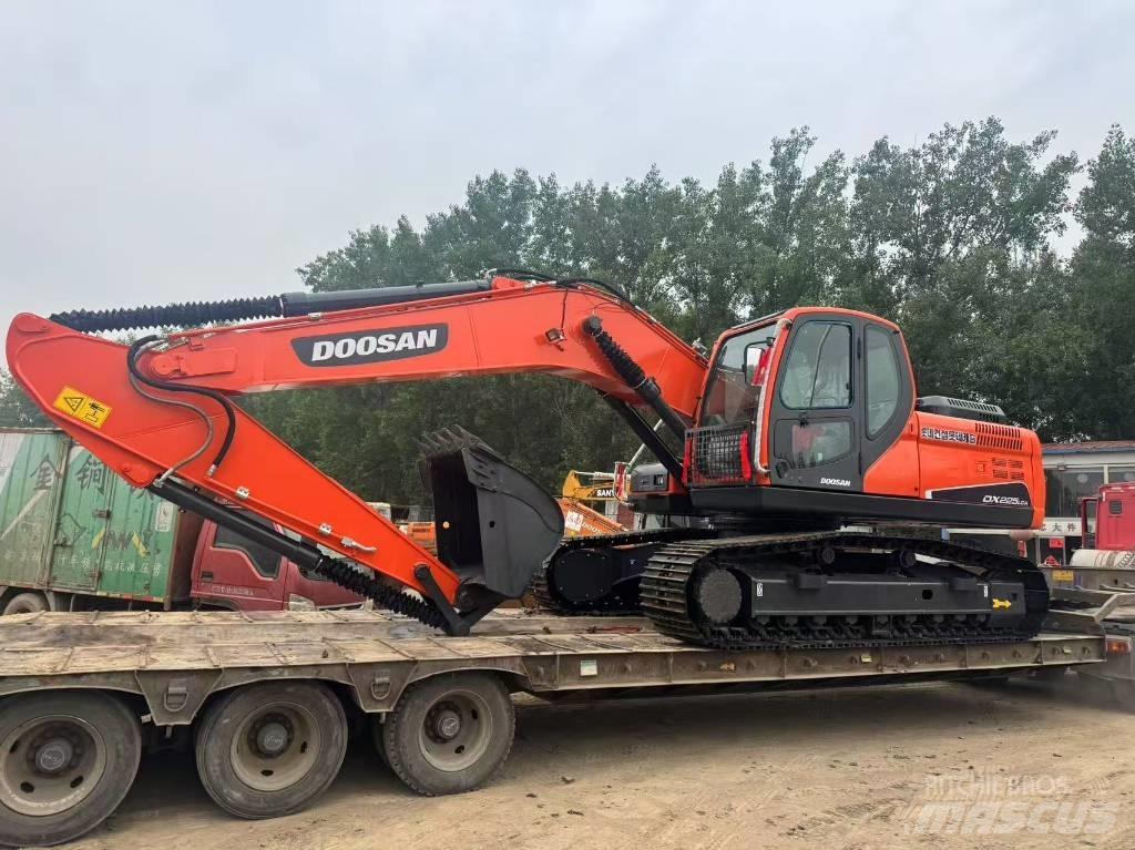 Doosan DX 225 LCA Raupenbagger