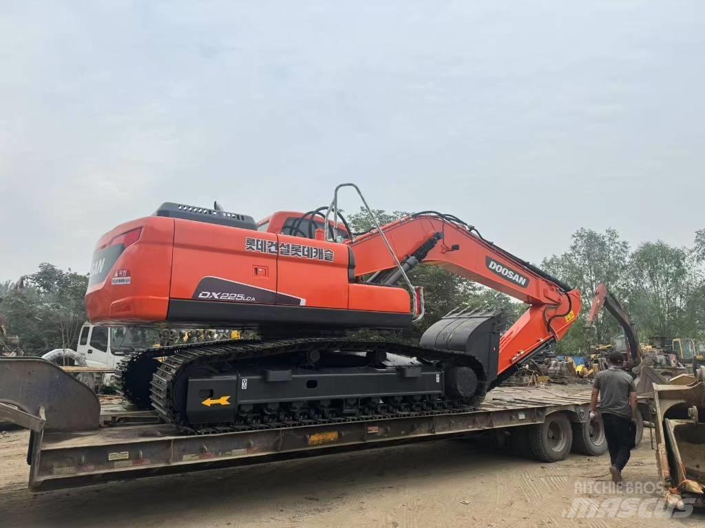 Doosan DX 225 LCA Raupenbagger