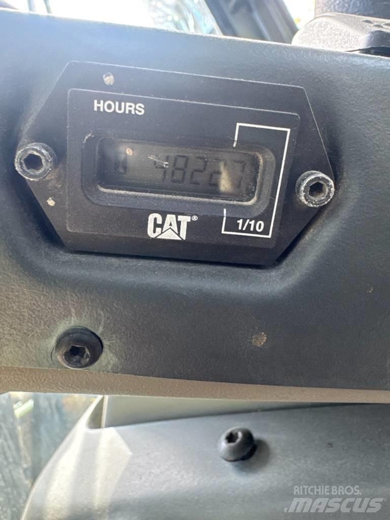 CAT 906 Radlader